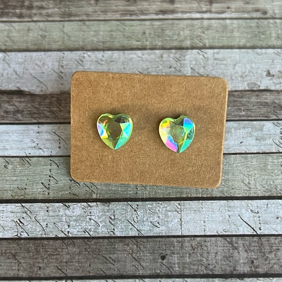 Jewelry - 5/$5 Green Iridescent Heart Studs